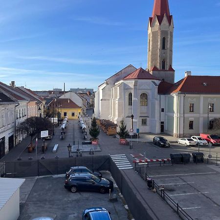 Varady'S Large Apartment With Private Parking Košice Esterno foto